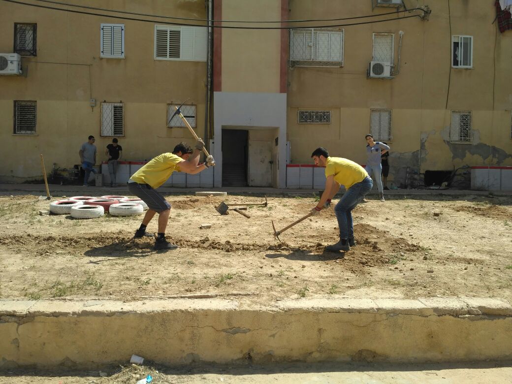 מעשים טובים ברחבת הכנסת (צילום: באדיבות 'עושים רחוב')